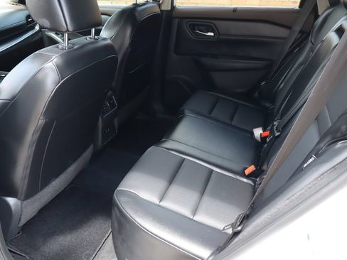 Used 2023 Nissan Rogue SV w/ SV Premium B Package FWD image 6
