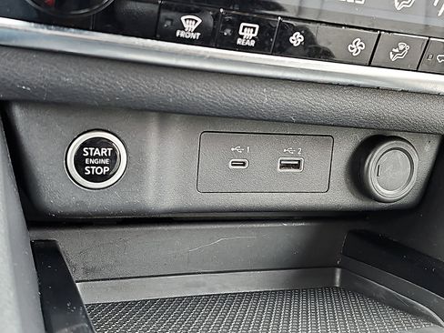 Certified 2023 Nissan Rogue SV image 24