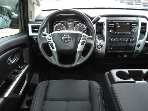 Used 2017 Nissan Titan SV image 23