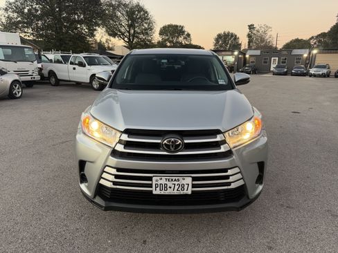 Used 2019 Toyota Highlander LE image 6