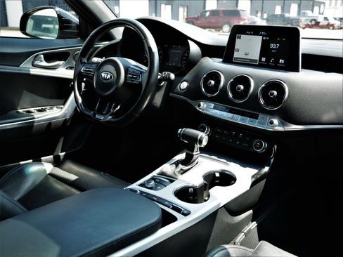 Used 2020 Kia Stinger GT1 image 21