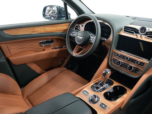 Certified 2025 Bentley Bentayga Extended Wheelbase image 29
