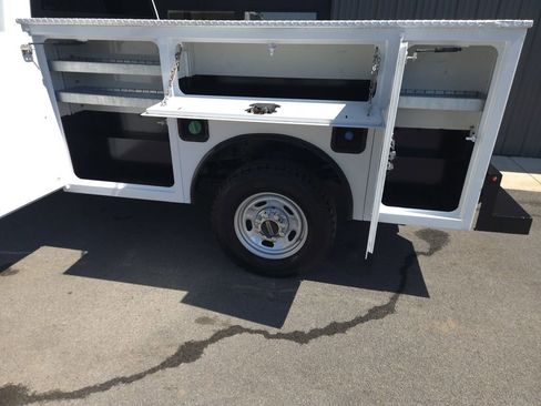 Used 2019 Ford F250 XL w/ Power Equipment Group AWD/4WD image 4