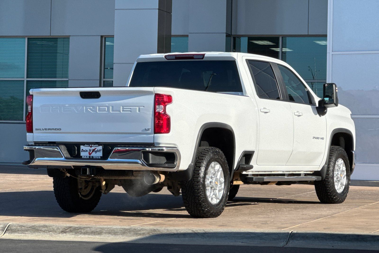 Used 2025 Chevrolet Silverado 2500 LT AWD/4WD image 4