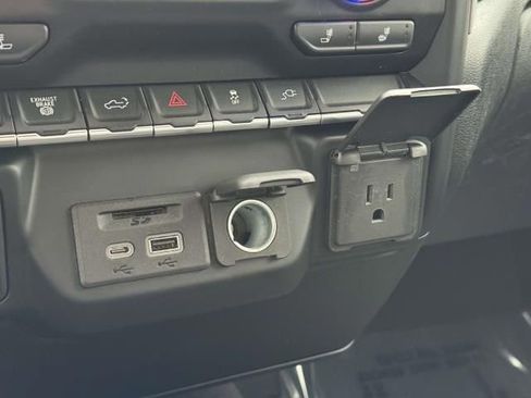 Used 2022 GMC Sierra 2500 SLE w/ SLE Value Package; image 29