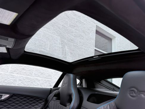 Used 2017 Jaguar F-TYPE SVR image 27