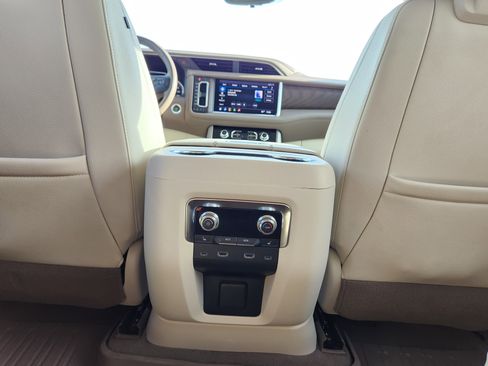 Used 2021 GMC Yukon XL Denali w/ Denali Premium Package AWD/4WD image 14