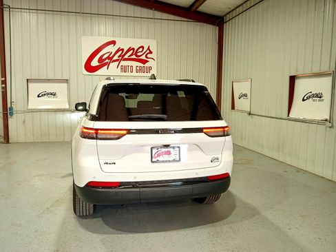 Used 2024 Jeep Grand Cherokee Altitude image 25