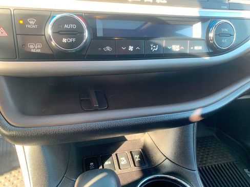 Used 2017 Toyota Highlander Limited image 17