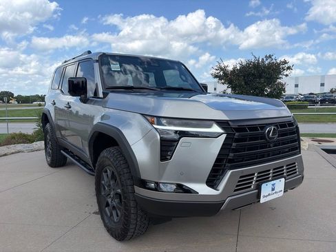 Used 2025 Lexus GX 550 w/ Accessory Package (CT) AWD/4WD image 2