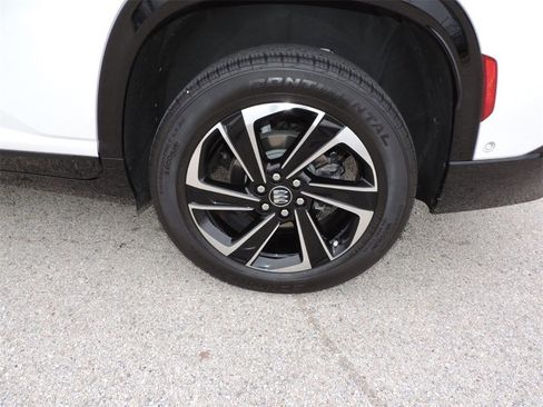 Certified 2025 Buick Enclave Sport Touring w/ Super Cruise Package image 9