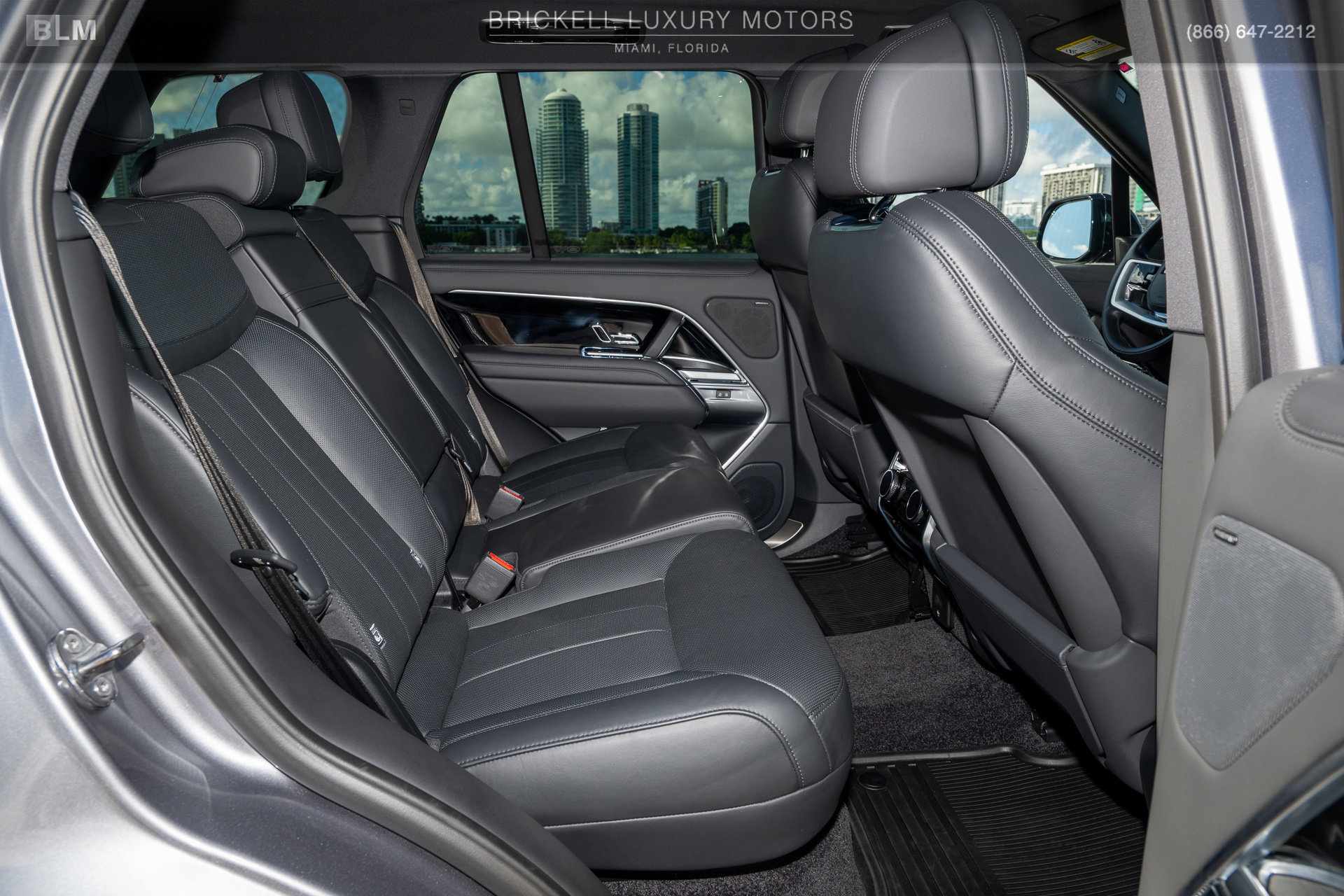 Used 2024 Land Rover Range Rover SE AWD/4WD image 24
