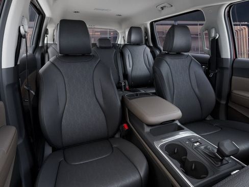 New 2026 Kia Carnival FWD image 15