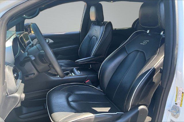 Used 2025 Chrysler Pacifica Limited FWD image 21