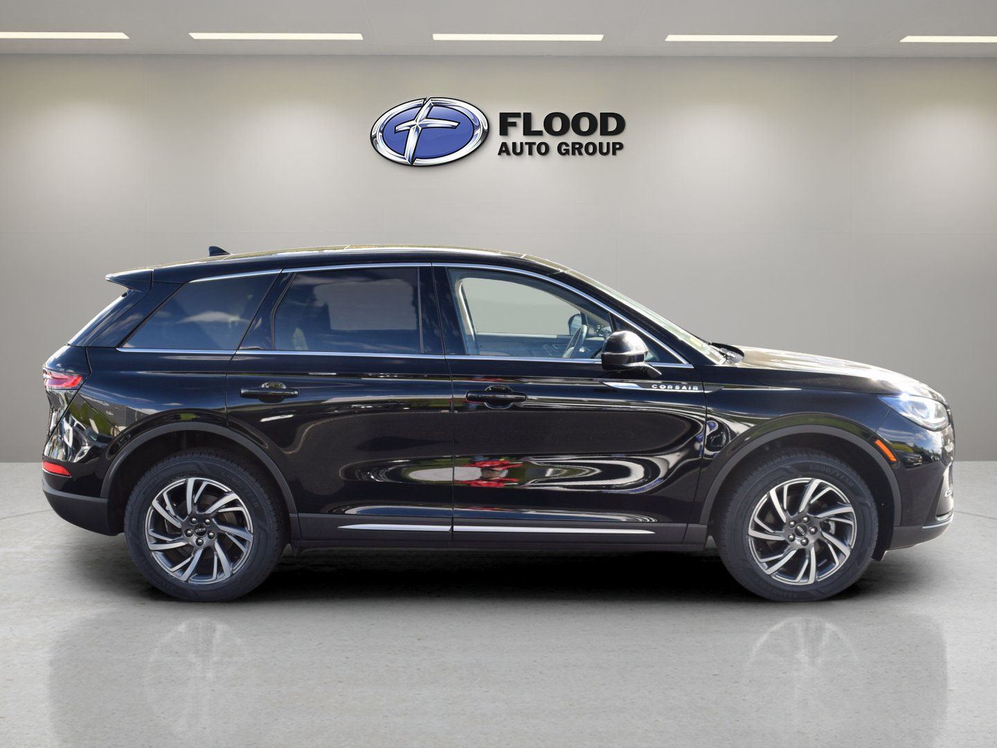 Used 2023 Lincoln Corsair AWD w/ Equipment Group 101A image 3