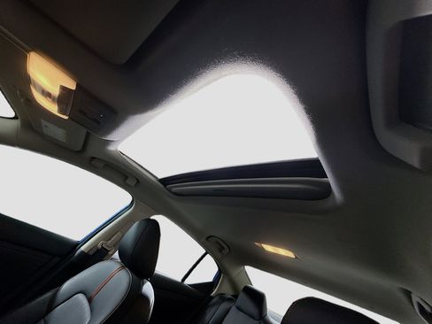 Used 2025 Nissan Sentra SR w/ SR Premium Package image 41