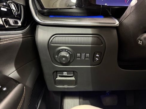 Used 2024 Jeep Grand Wagoneer L Series II w/ Quick Order Packagew 28T image 19