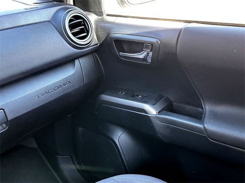 Used 2019 Toyota Tacoma TRD Sport image 23