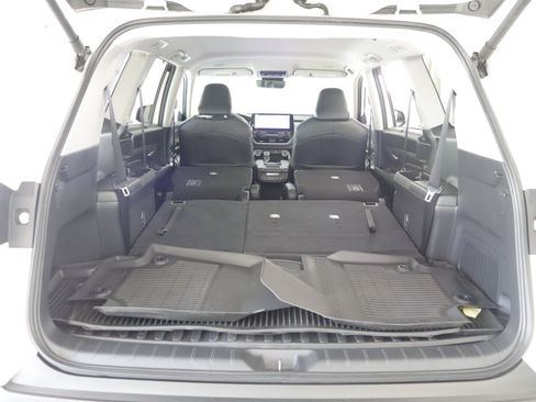 Used 2024 Toyota Grand Highlander AWD image 23