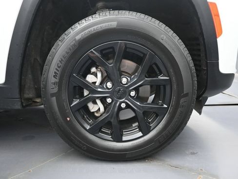 Used 2025 Jeep Grand Cherokee 4WD image 42