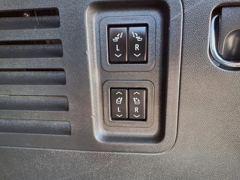 Used 2024 Chevrolet Traverse RS image 28