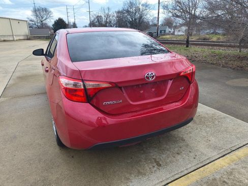 Used 2018 Toyota Corolla LE image 2