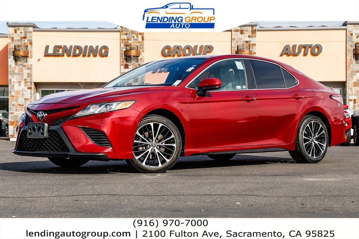 Used 2018 Toyota Camry SE w/ Accessory Appearance Package FWD image 1