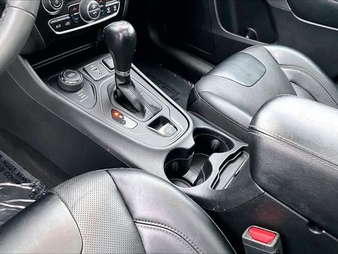 Used 2022 Jeep Cherokee Latitude Lux w/ Sun & Sound Group image 17