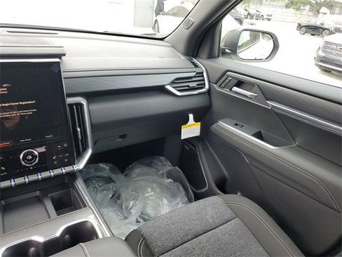 New 2026 GMC Acadia Elevation image 15