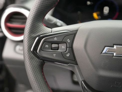 Used 2025 Chevrolet Trax RS w/ Sunroof Package image 23