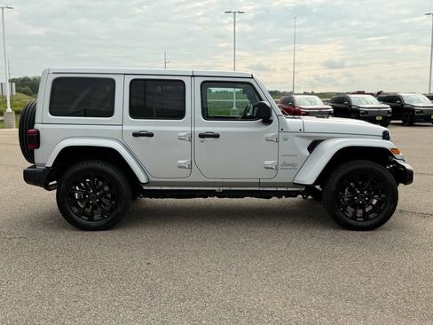 Used 2024 Jeep Wrangler Unlimited Sahara AWD/4WD image 5