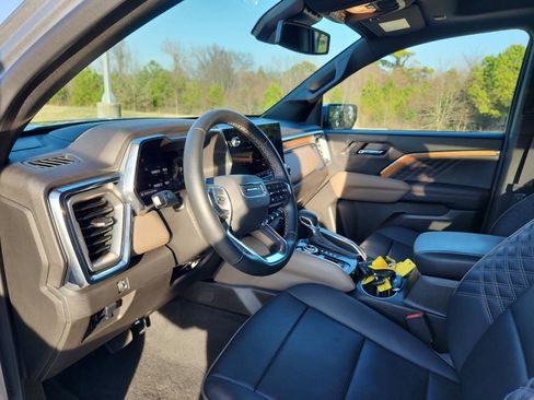 Certified 2024 GMC Canyon Denali image 12