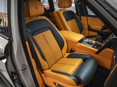 Used 2023 Rolls-Royce Cullinan Black Badge w/ Leather Finishing Pack image 38