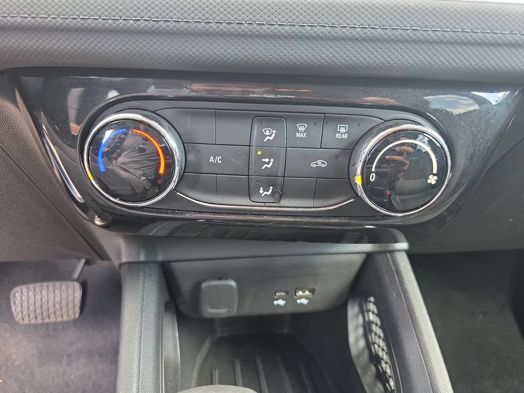 Used 2025 Chevrolet TrailBlazer LT AWD/4WD image 20