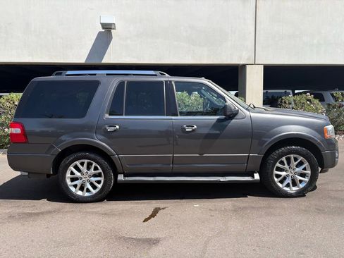 Used 2017 Ford Expedition Limited image 3