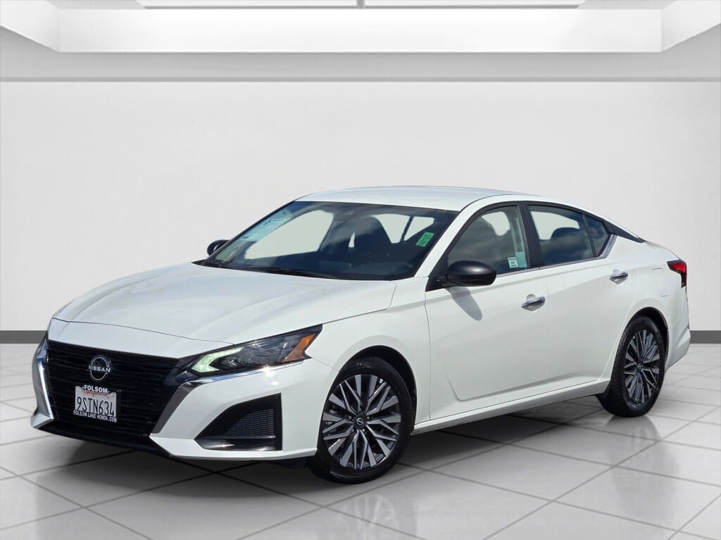 Used 2025 Nissan Altima 2.5 SV FWD image 9