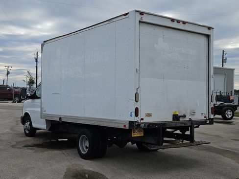 Used 2015 Chevrolet Express 3500 Extended image 5