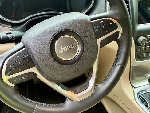 Used 2018 Jeep Grand Cherokee Laredo image 14