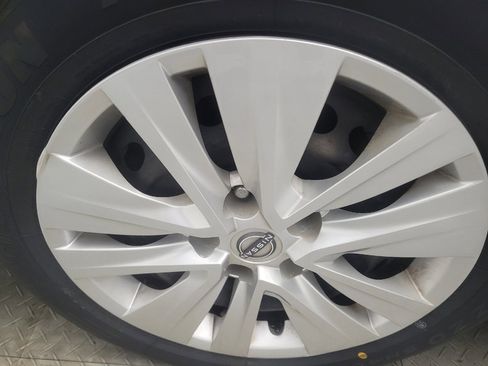 Used 2024 Nissan Sentra S FWD image 31