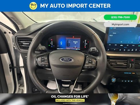 Used 2025 Ford Escape SE FWD image 15