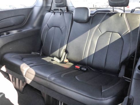 New 2026 Chrysler Pacifica Select FWD image 14