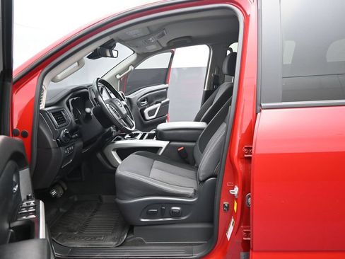 Used 2024 Nissan Titan SV w/ SV Convenience Package AWD/4WD image 10