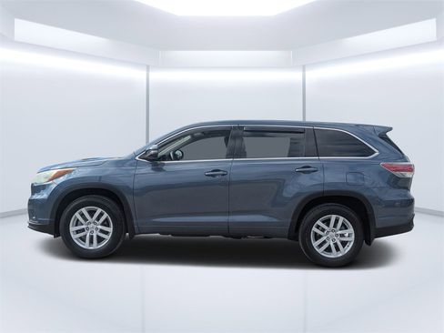 Used 2015 Toyota Highlander LE image 6