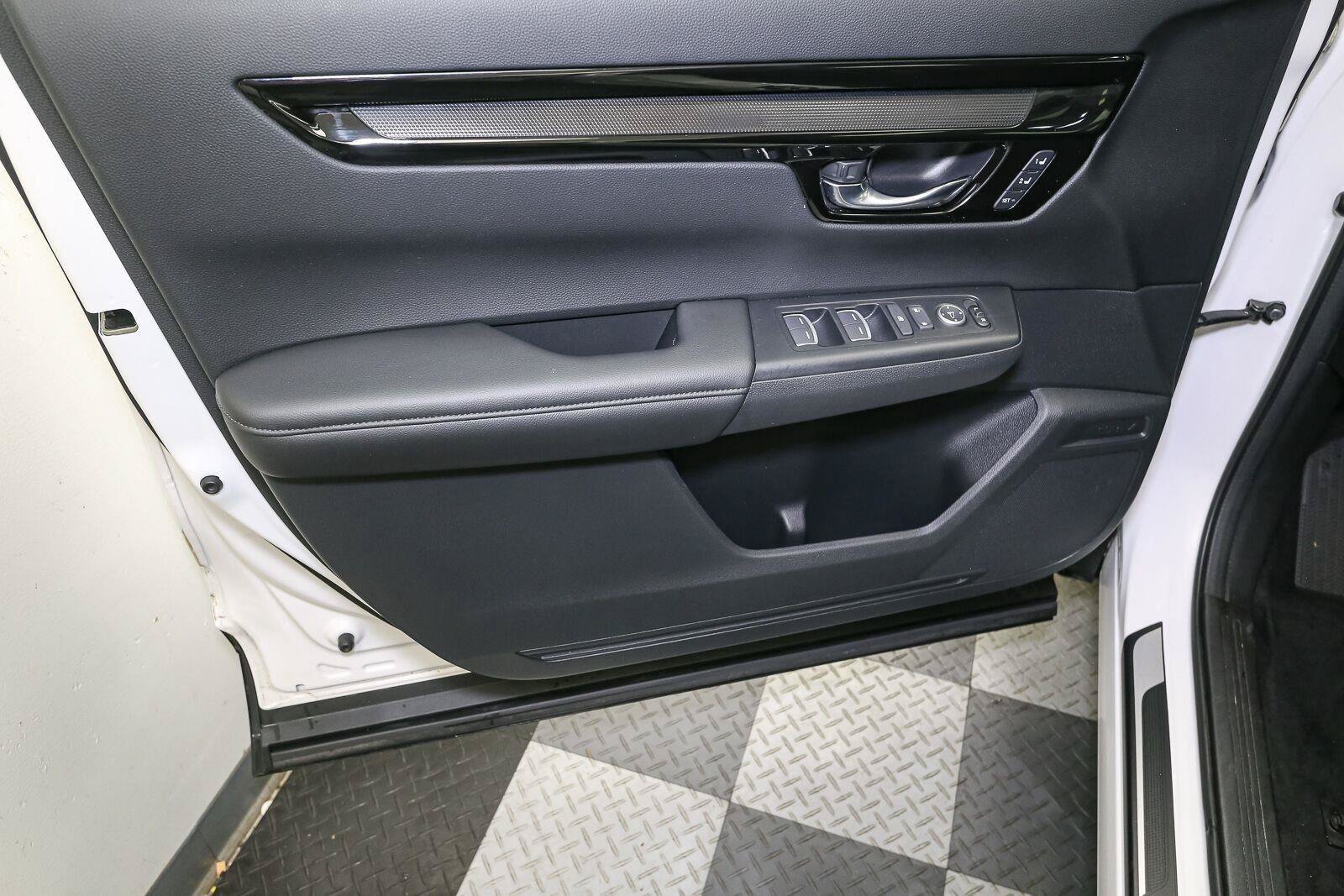 Used 2025 Honda CR-V EX-L image 43