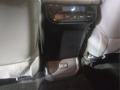 Certified 2025 Toyota Highlander XLE image 15