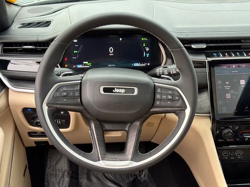 Used 2022 Jeep Grand Cherokee Limited 4xe image 17