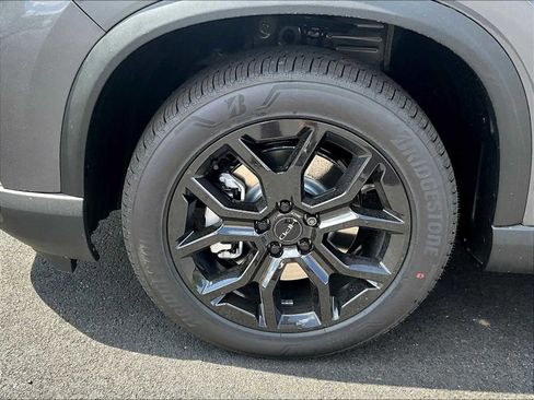 New 2025 Honda Pilot Touring image 8