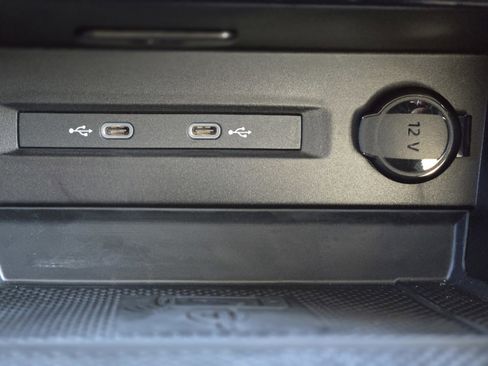 Used 2024 Volkswagen Taos SE image 19