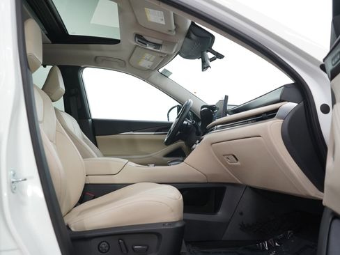 Used 2022 INFINITI QX60 Sensory w/ Vision Package AWD/4WD image 11