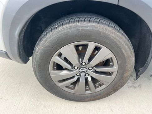 Used 2022 Nissan Pathfinder S image 8